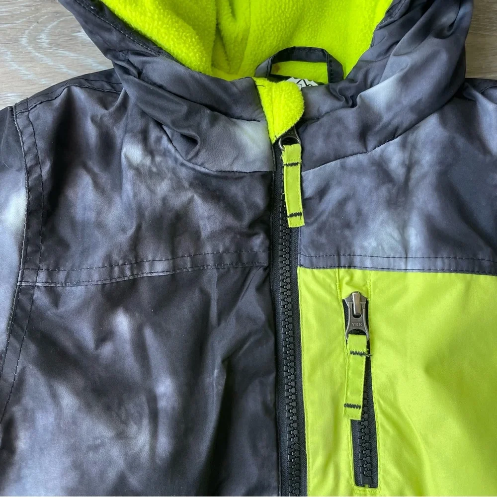 Snozu Kids Lined Snow Jacket Size 4T Charcoal Gray with Lime Green